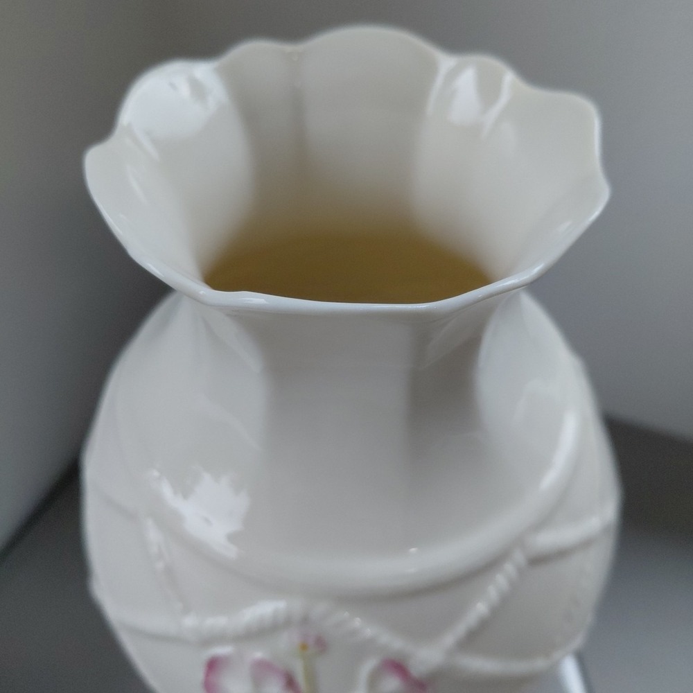 VTG BELLEEK Vase Strawberry Floral Basket Paper Thin Ceramic IRELAND 2002 Ruffle - Picture 3 of 8
